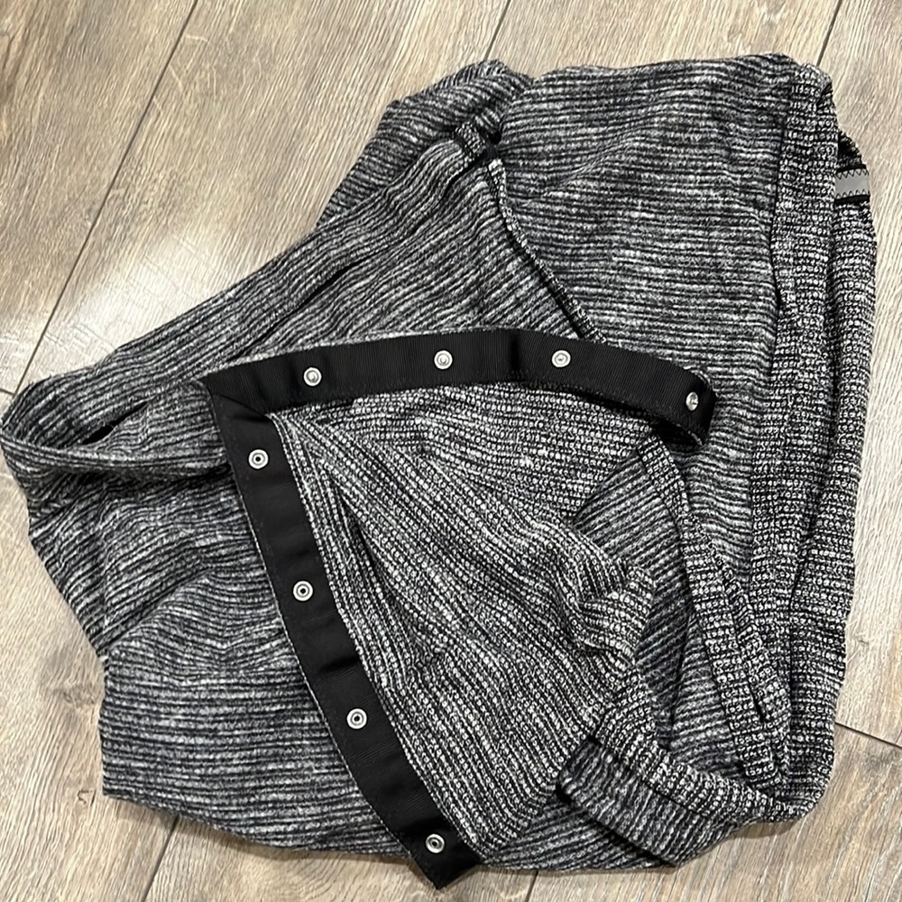 Lululemon rulu scarf with snaps